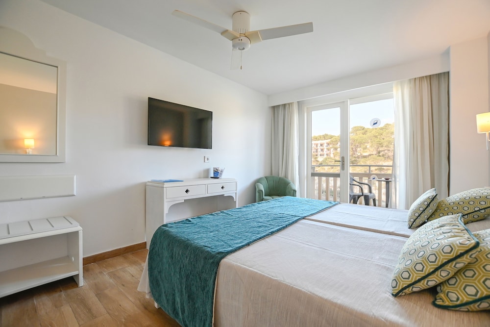 Pinos Playa Hotel 10/50