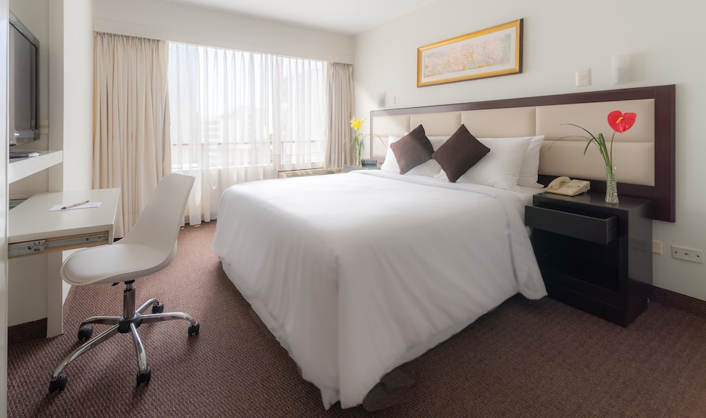 Roosevelt Hotel And Suites 39/65