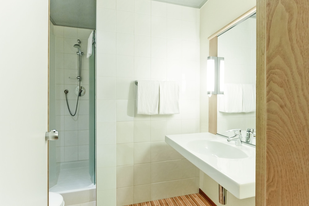 Ibis Milano Centro 10/77