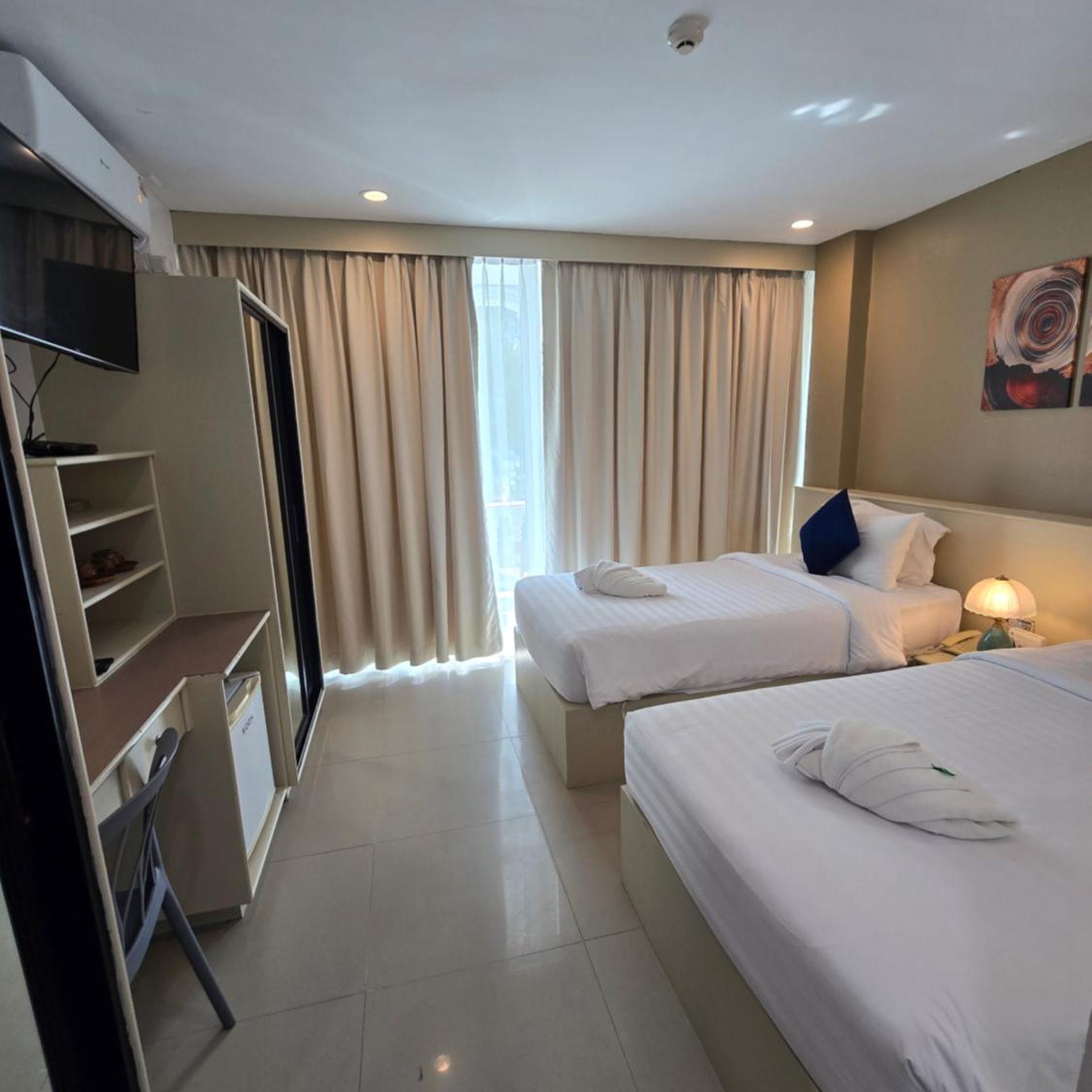 غرفة سوبيريور بسرير مزدوج أو سريرين منفصلين بإطلالة على البحر بشرفة، MODERN LIVING HOTEL 5/10