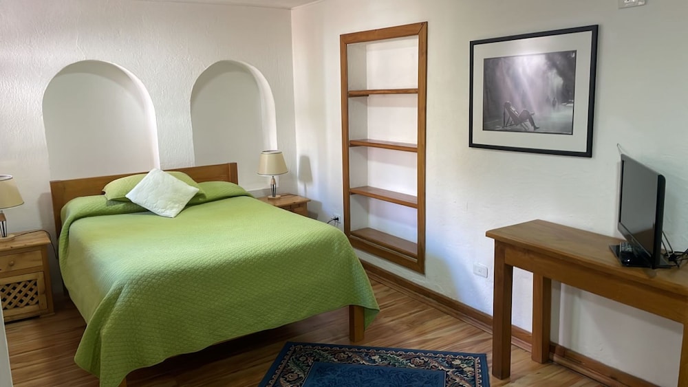 ROOM, DOUBLE BED