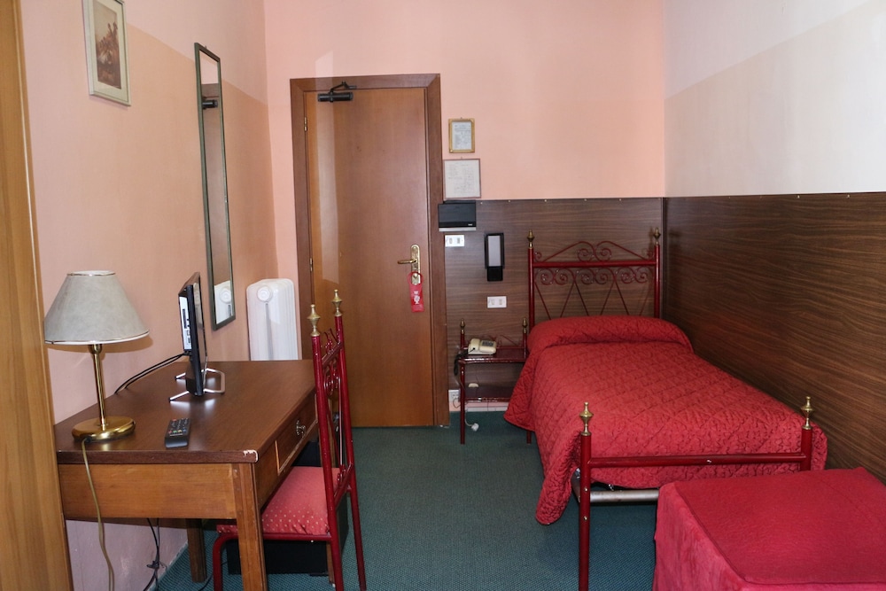 Hotel Italia 32/51