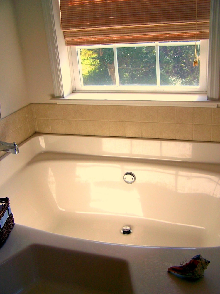 The Baywood Bed and Breakfast 22/23
