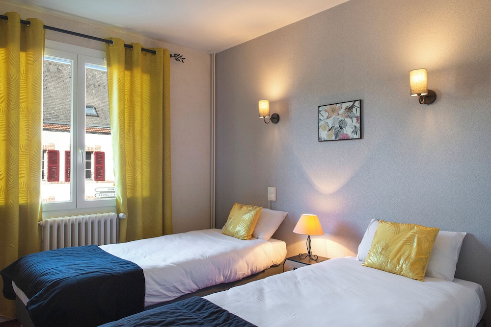 HOTEL LE SAINT CYR 5/41