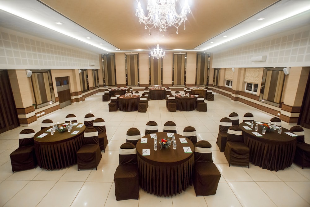 GRAND PALACE HOTEL AND SPA 20/50