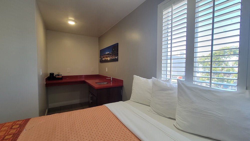 Presidio Inn 15/33