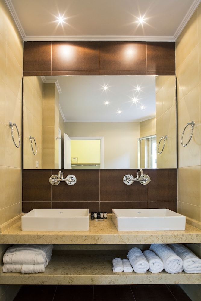 Athena Hotel 28/64