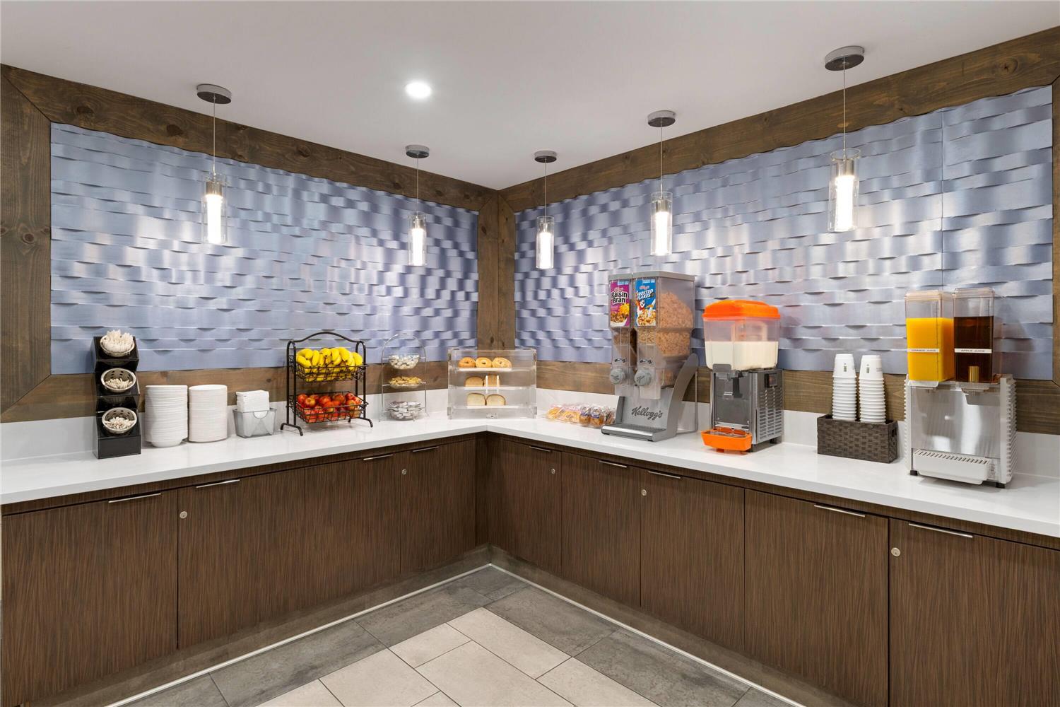 Travelodge Inn & Suites by Wyndham Anaheim on Disneyland Dr 11/31