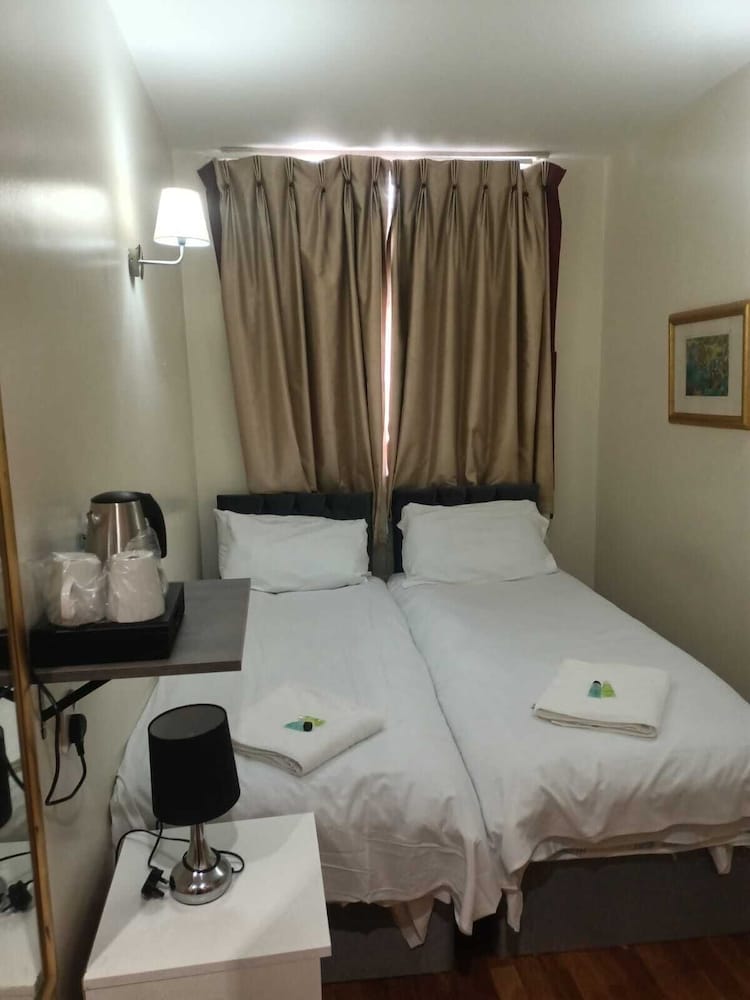 Coronation Hotel 28/50
