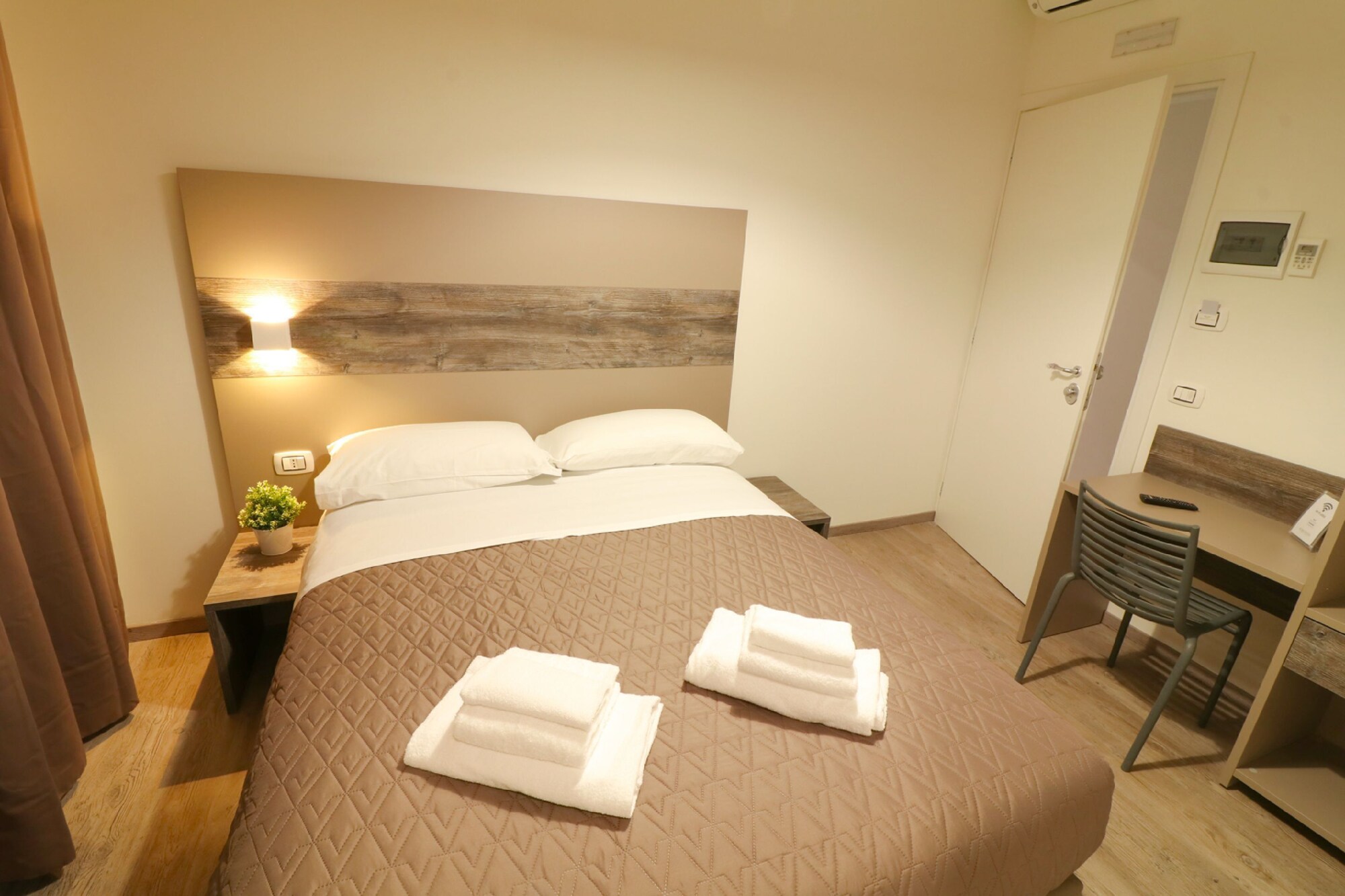 Economy, French Bed, City View