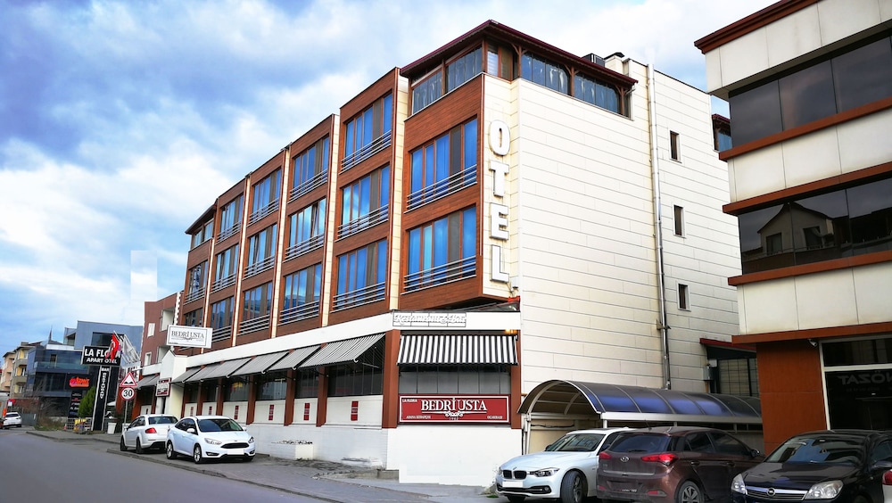 La Flora House Otel 33/35