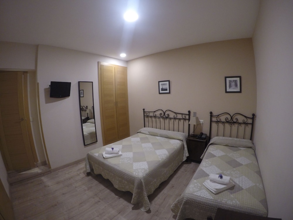 Hostal El Pilar 41/68
