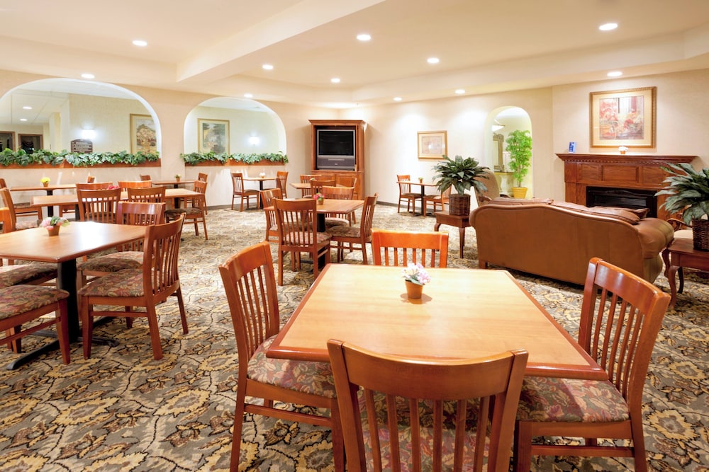 Holiday Inn Express Hotel Suites Kerrville 50/62