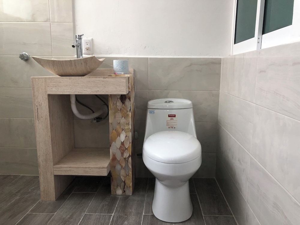 OYO Hotel Familiar Tollan 36/38
