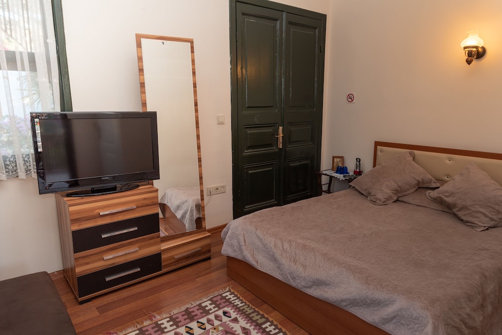 ROOM, TRIPLE, SHARED BALCONY
