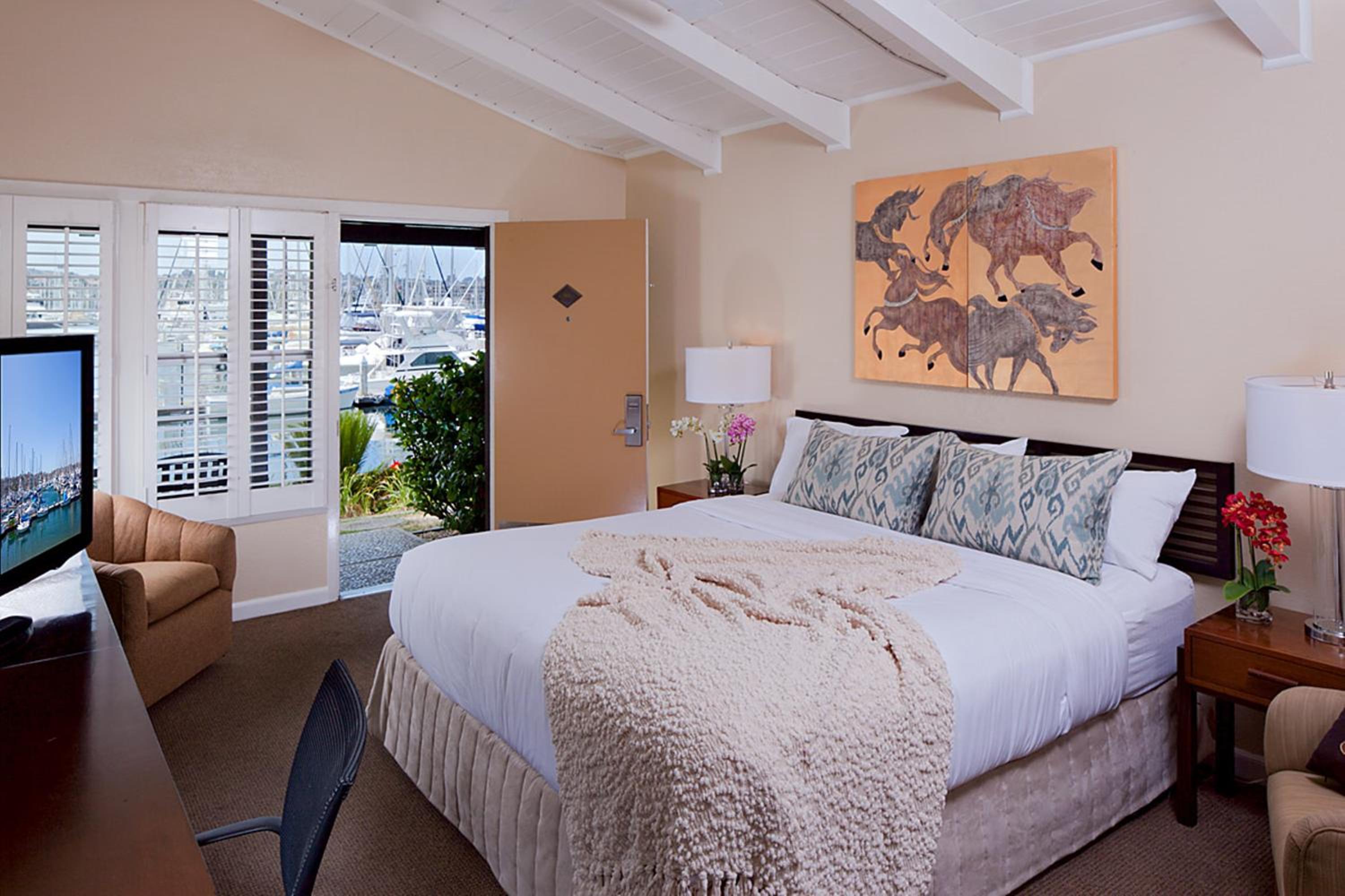 Deluxe, King Bed, Water View