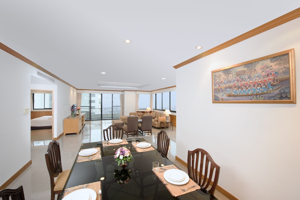 Riverine Place Hotel & Residence 61/72