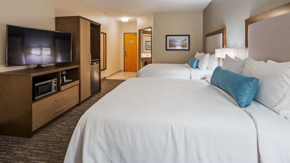 Best Western Plus Hudson I-94 7/28
