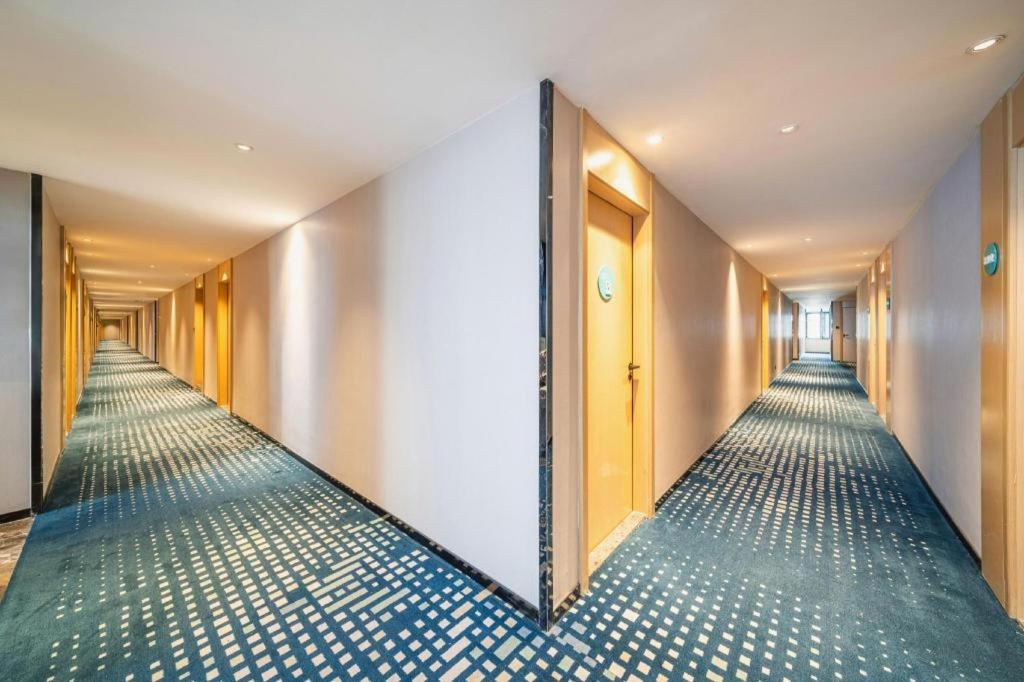 City Comfort Inn (Guangzhou Tiyu West Road Metro Station) 31/48