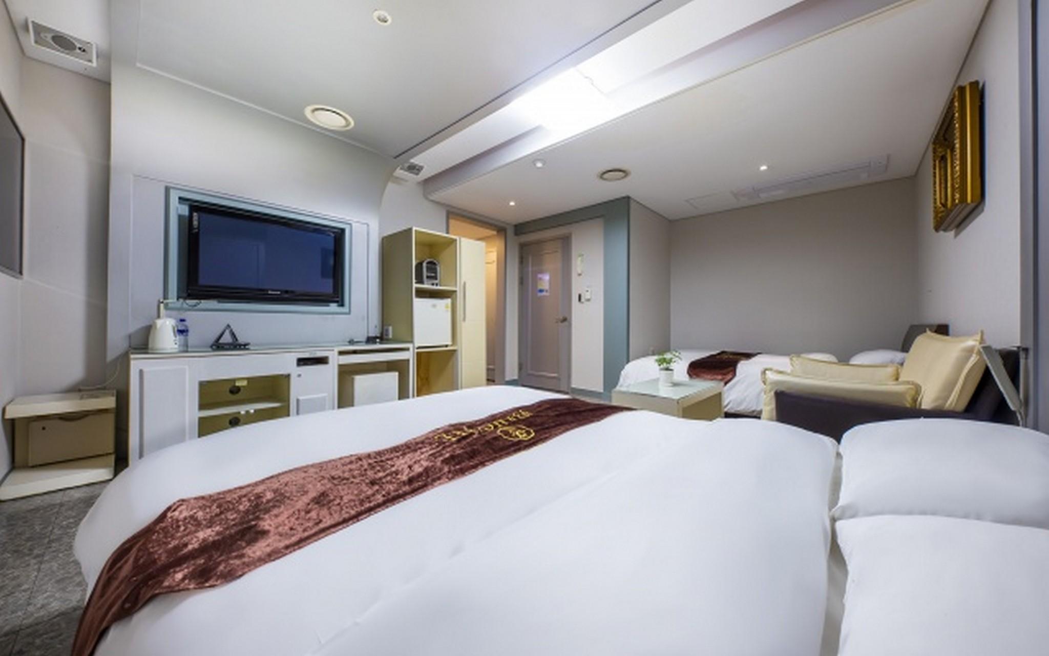 Room, Twin Beds