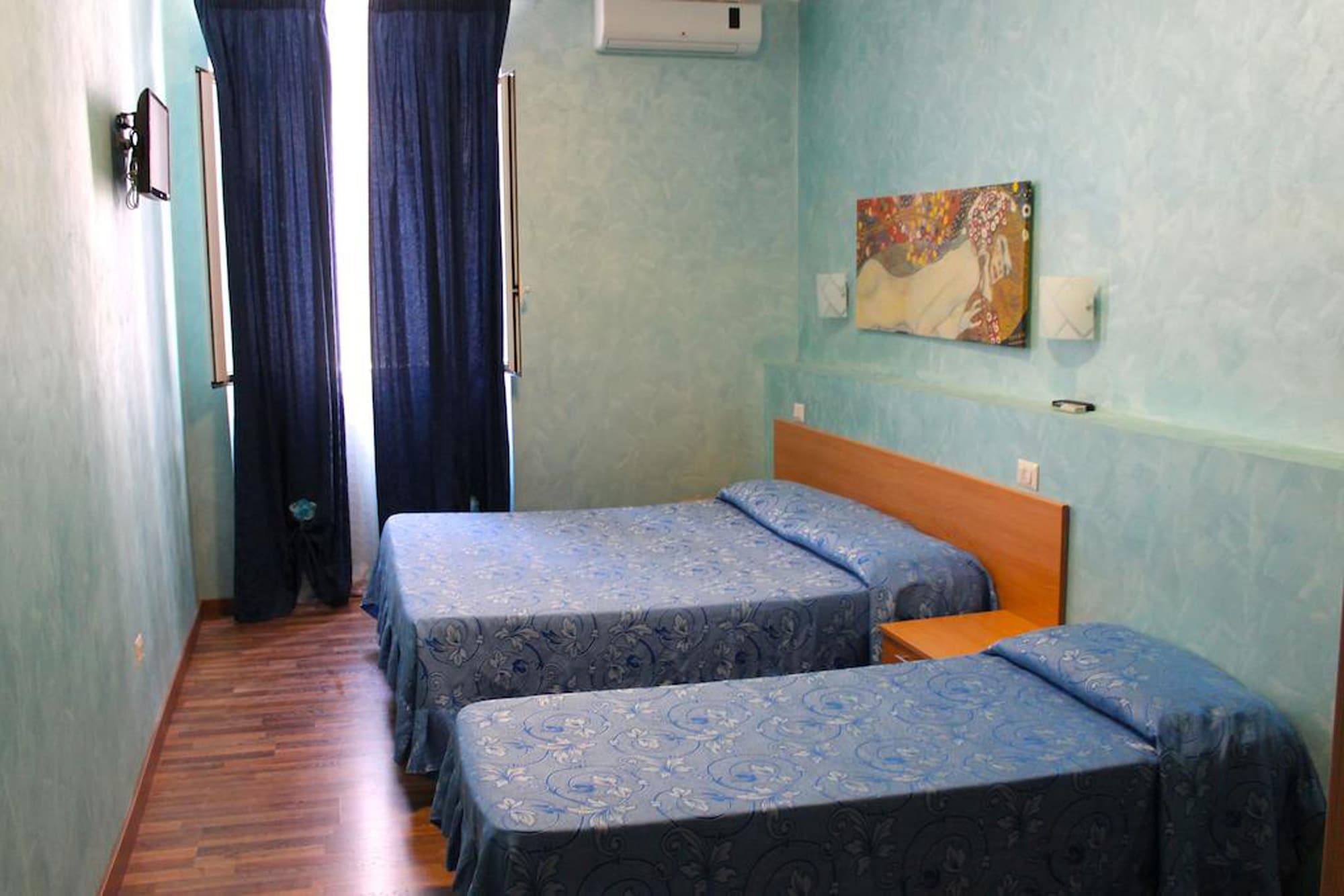 ROOM, TRIPLE