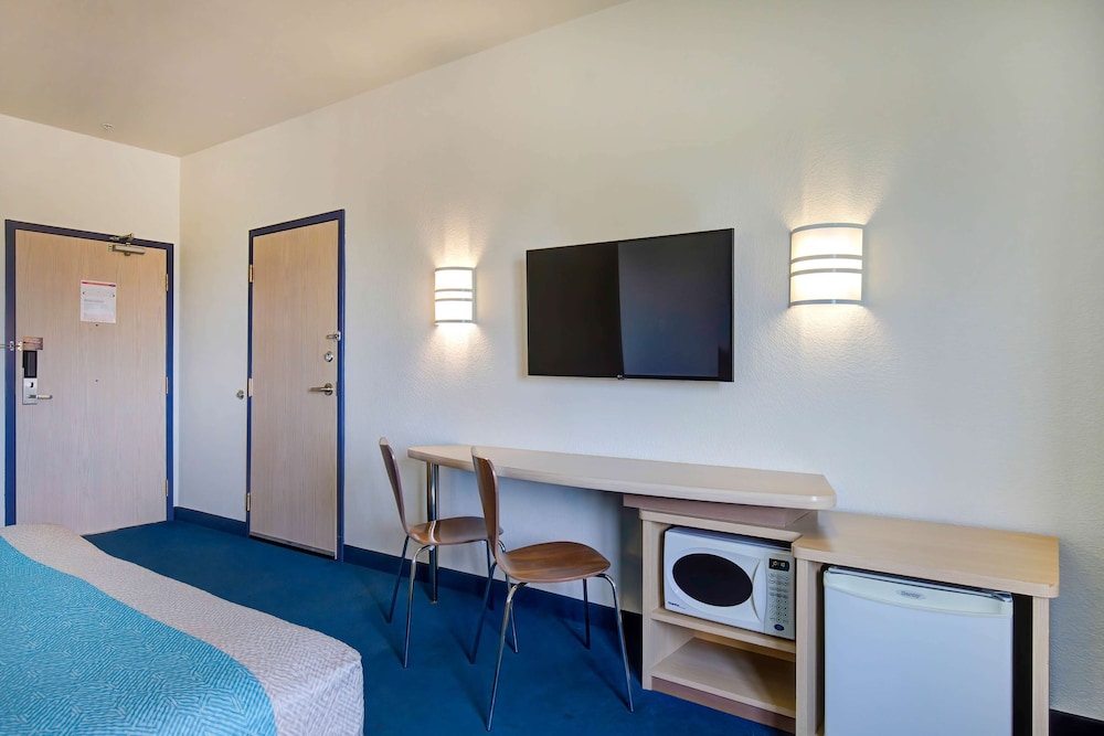 Motel6 Grande Prairie, AB 22/65