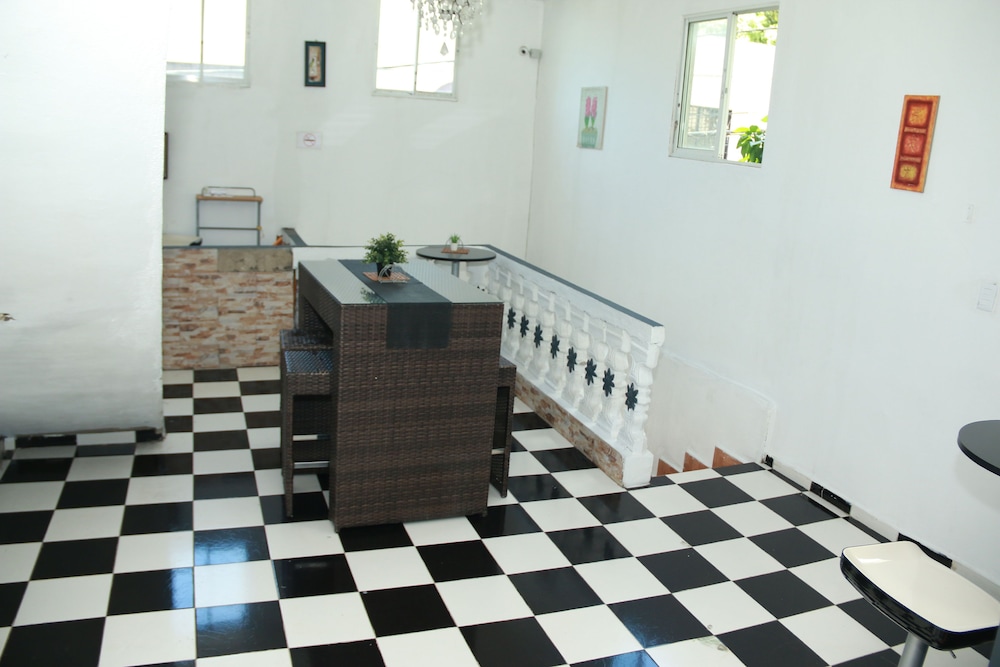 Aarony House Hotel 5/50