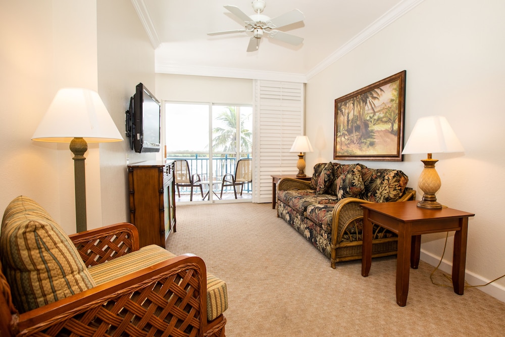 Tween Waters Inn 56/72