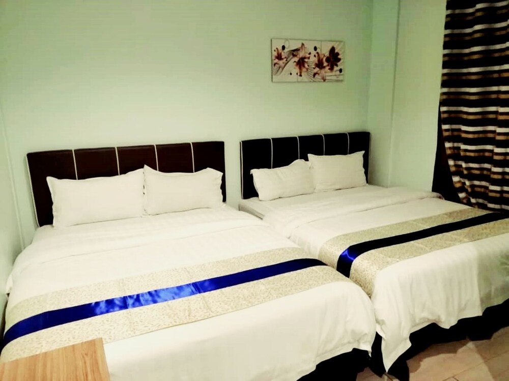 Summer Hotel 8/36