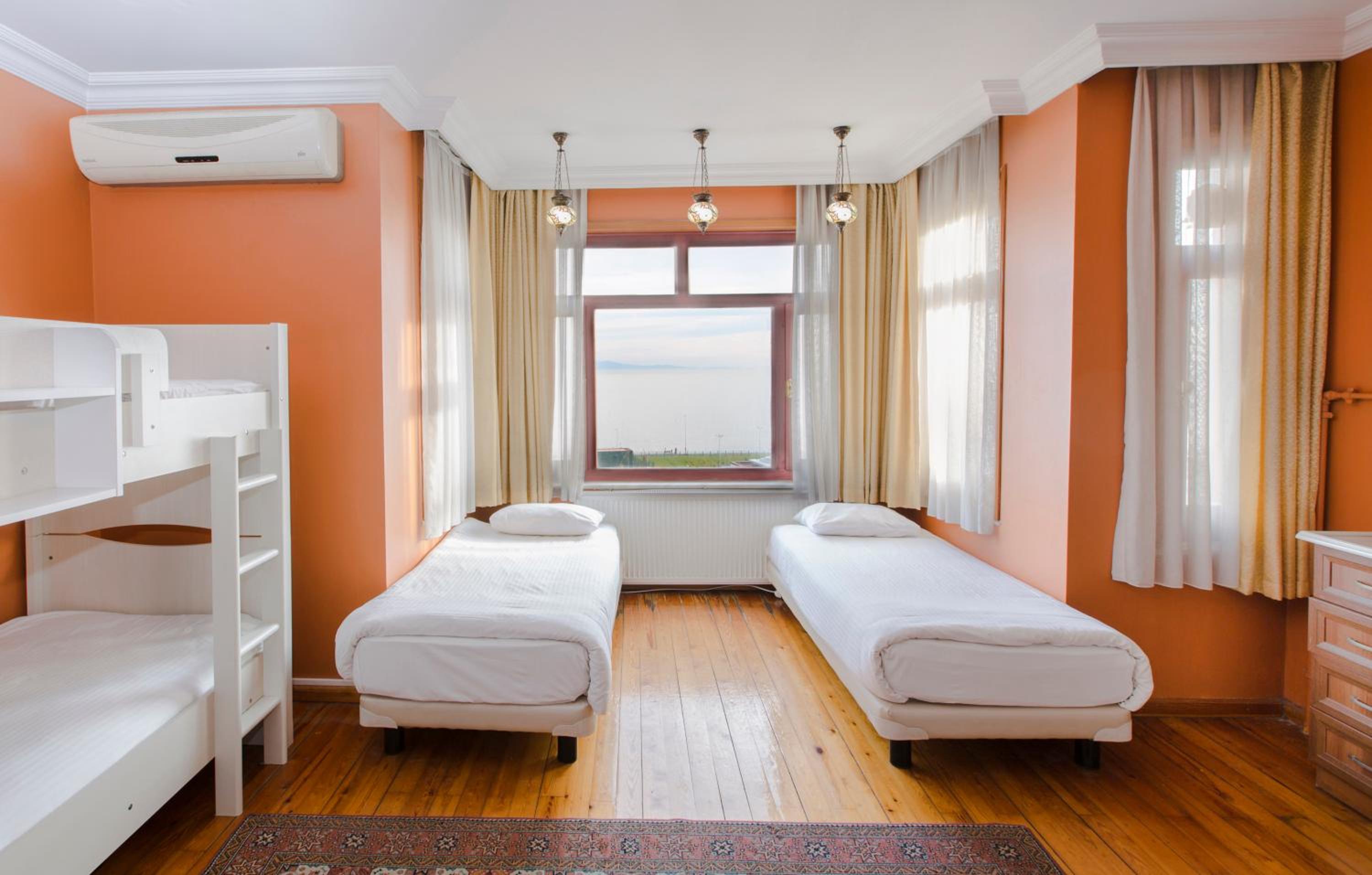 Mixed Dorm, 6 Beds