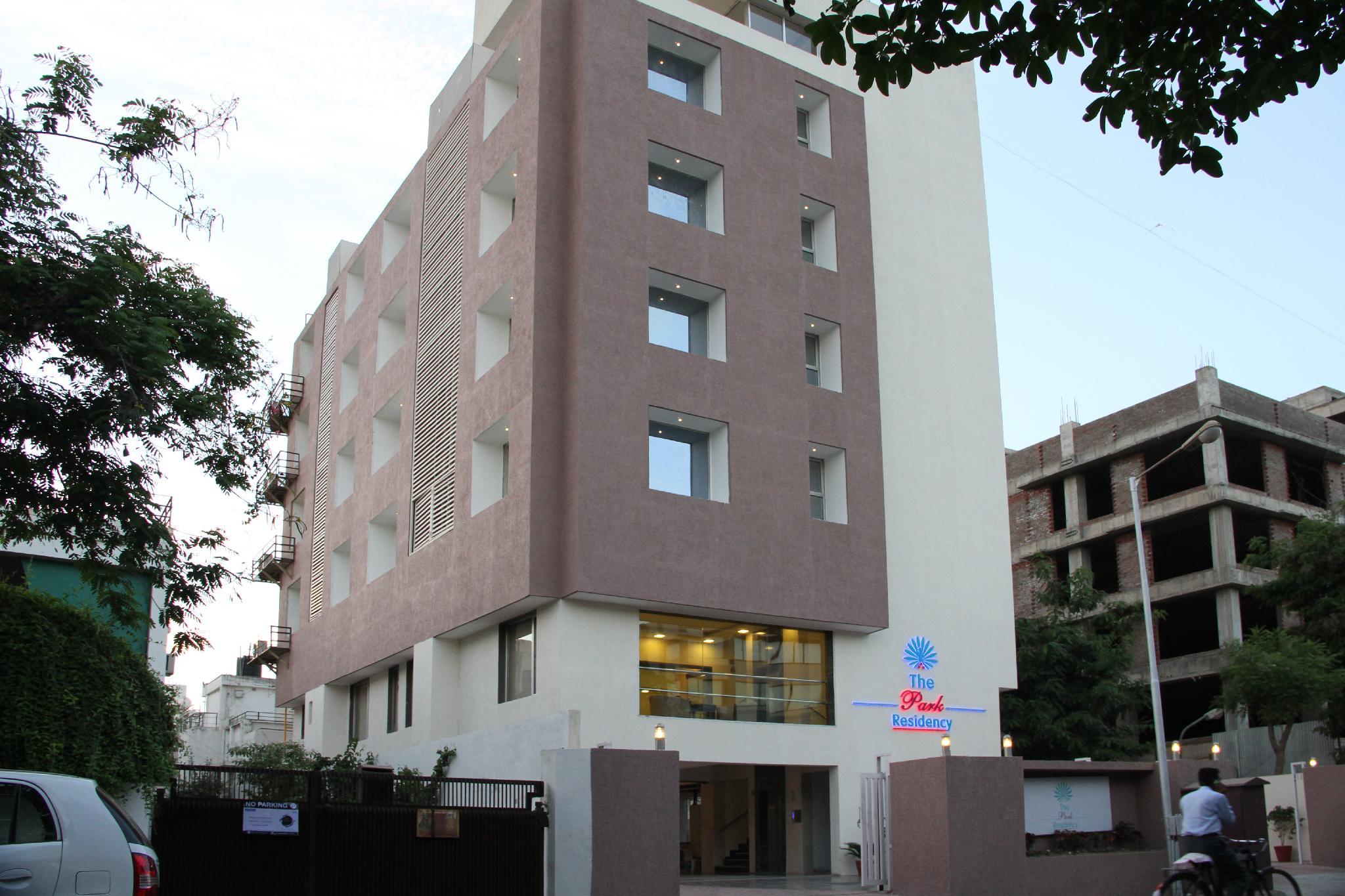 OYO Premium Vastrapur Lake 3/63