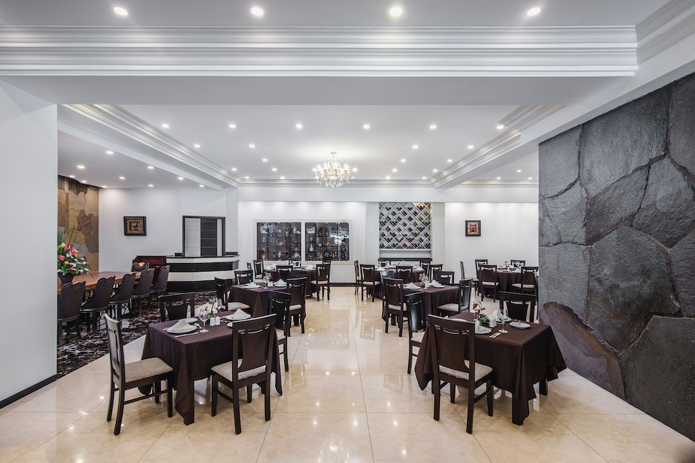 Hotel Grand Nobility 48/64