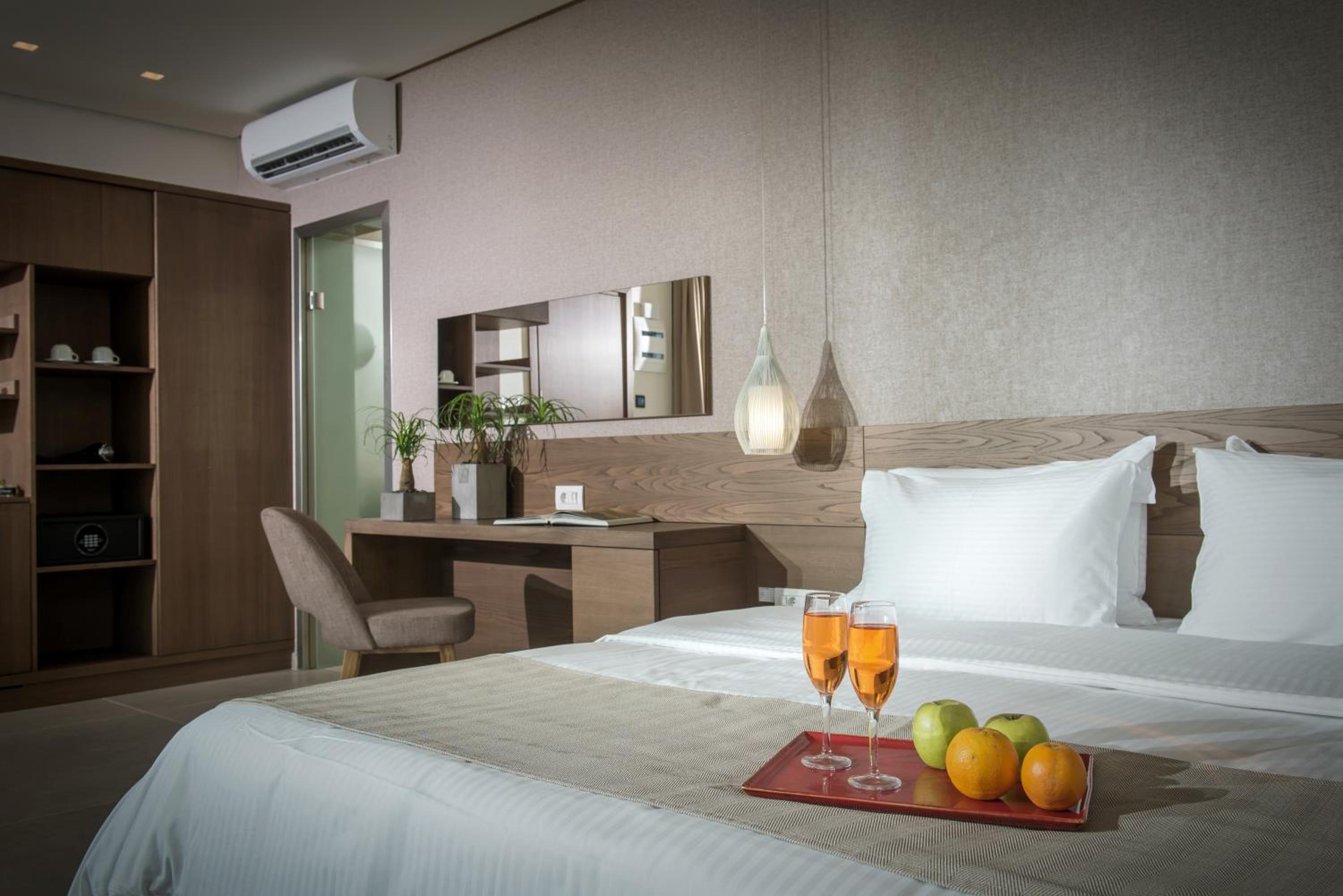 Junior Suite, Lateral Side Sea View, Outdoor Jetted Tub