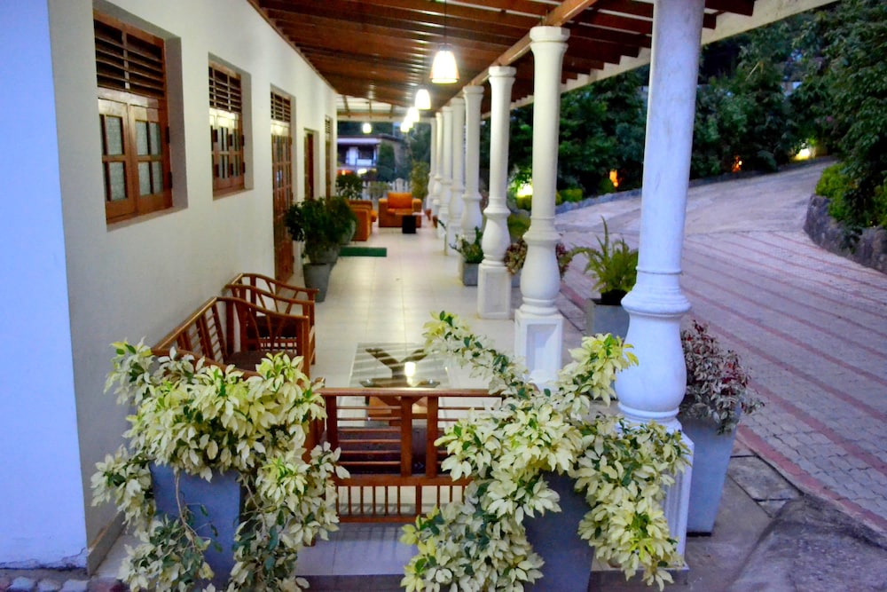 Capital Regency Hotel 33/44