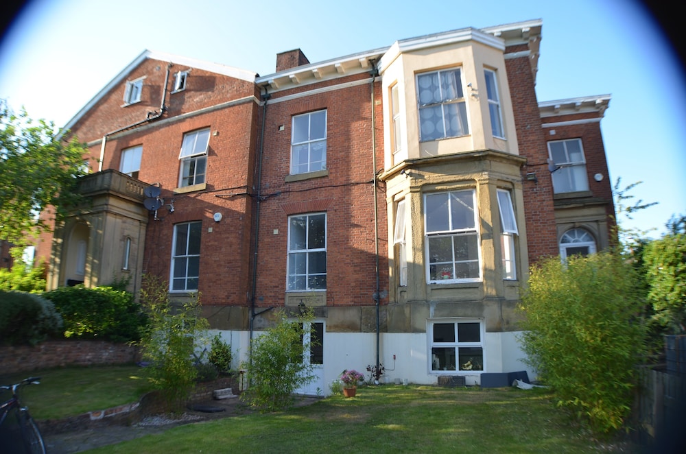 Queen's Guesthouse 1/50