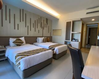 Superior, Twin Beds, Pool Access