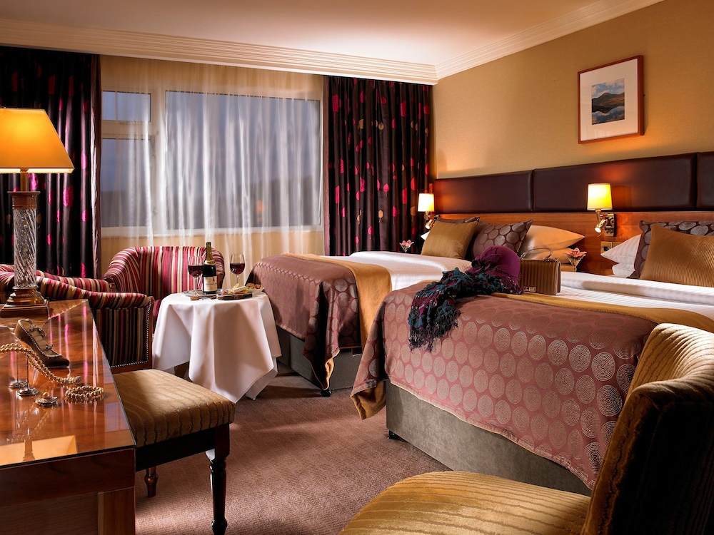 Castlecourt Hotel 11/54