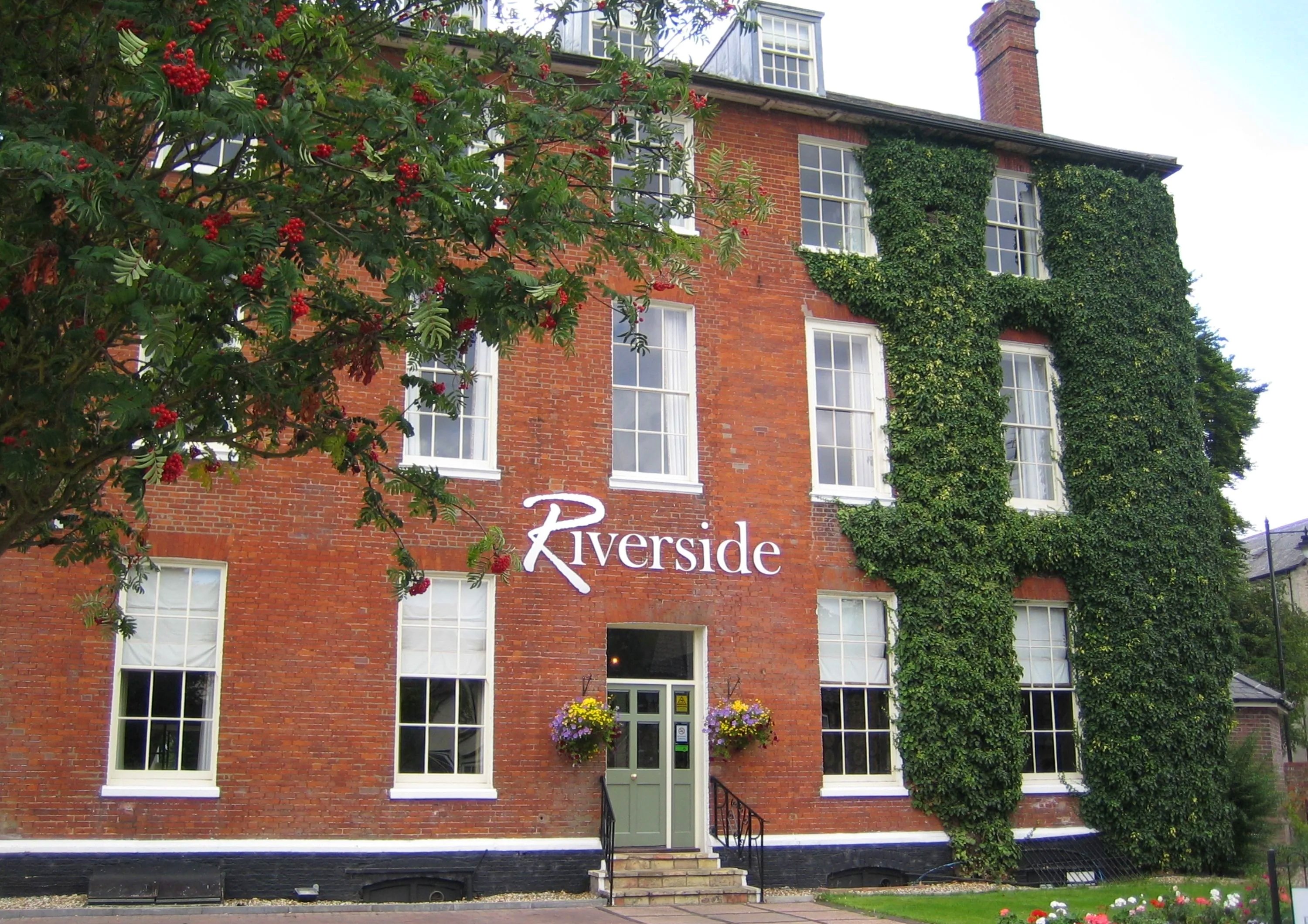 The Riverside House Hotel 2/11