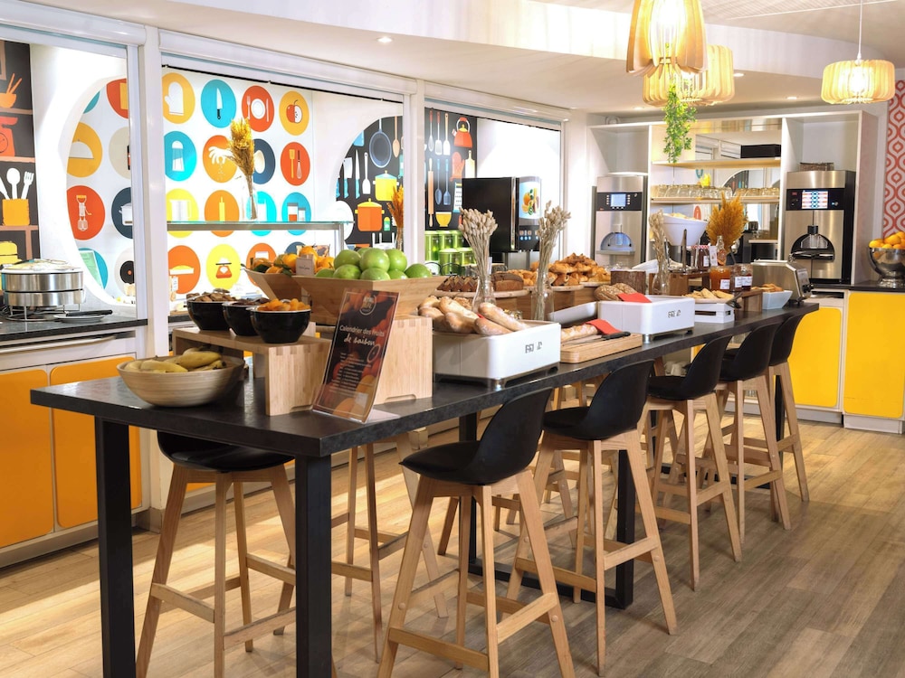 restaurant cafeteria
