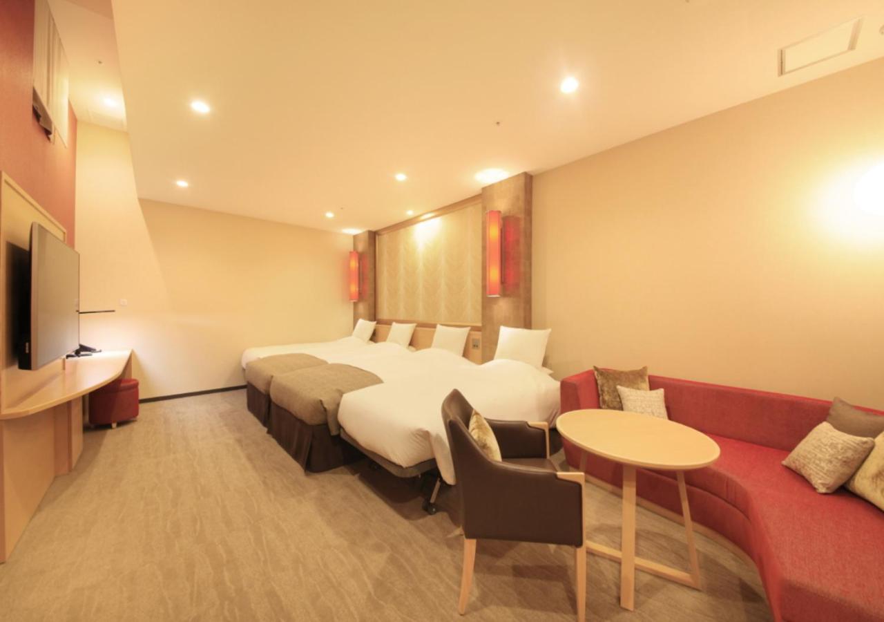 Semi Basement, 4 Beds, Twin Beds, No Window