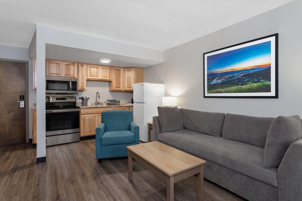 Days Inn and Suites by Wyndham Downtown Missoula-University 42/66