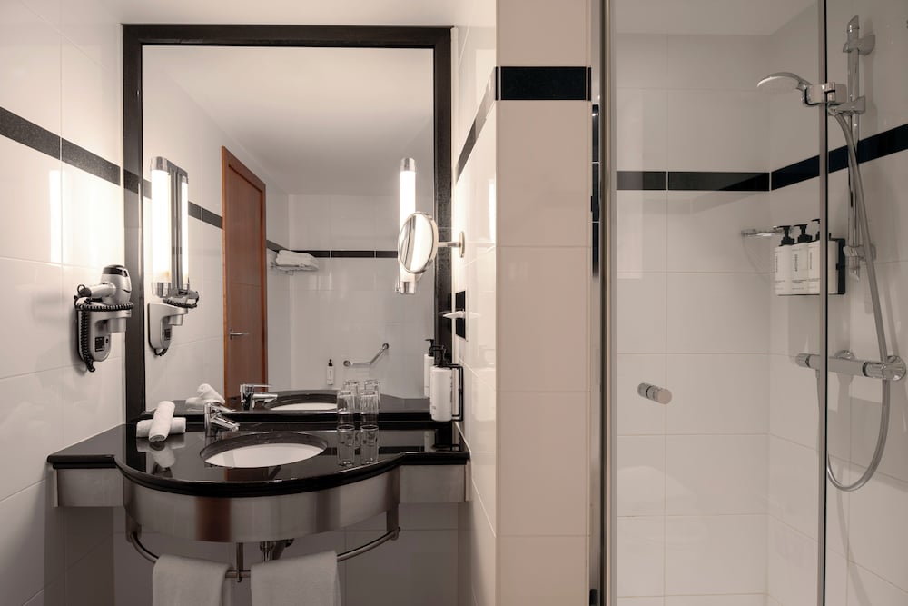 غرفة قياسية بسرير كوين، Crowne Plaza Brussels Airport 6/8