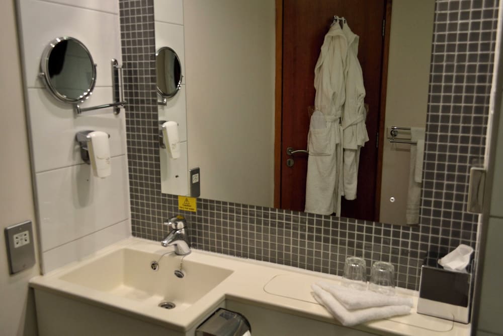 HOLIDAY INN MANCHESTER-CENTRAL PARK 70/73