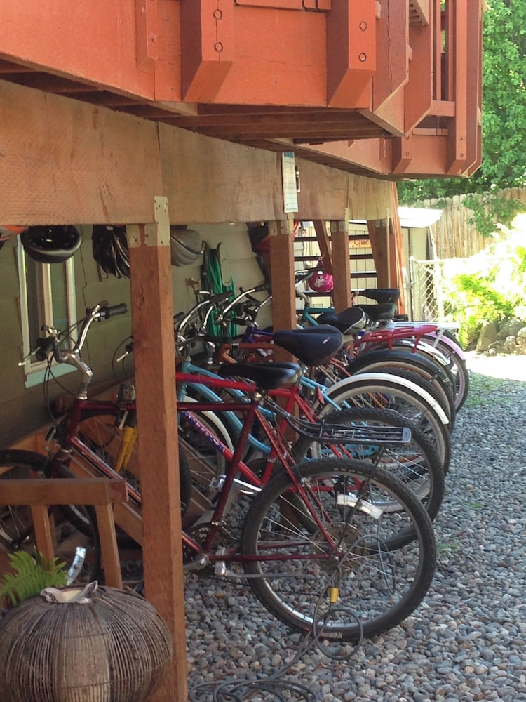 Anchorage Walkabout Town B&B 41/43