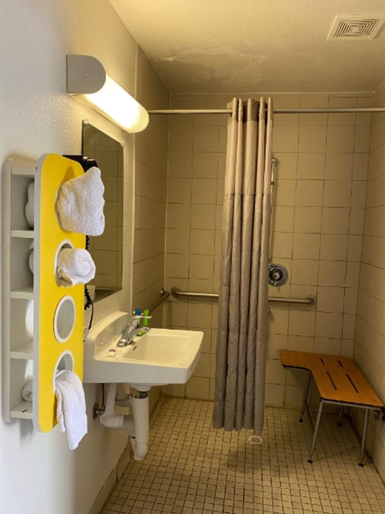 Motel6 Phoenix, AZ - West 45/45