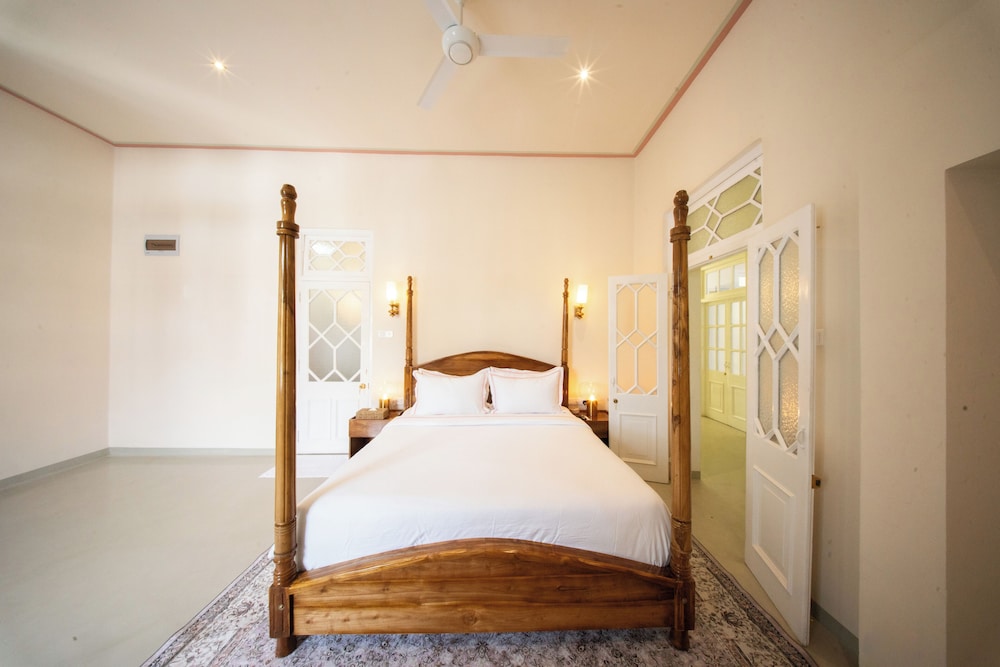Gallery, Double Bed
