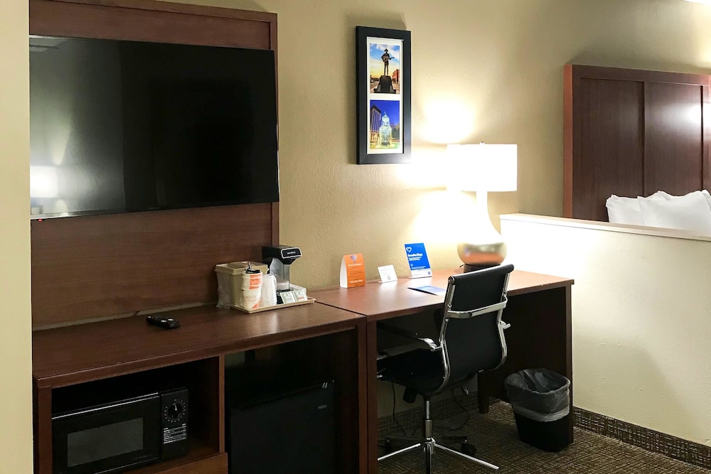 Comfort Inn and Suites Montgomery East Carmichael Rd 46/54