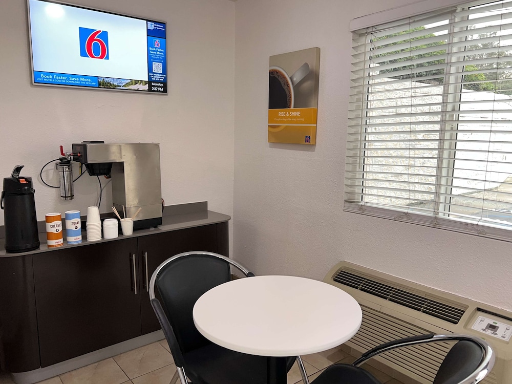 Motel6 Orange, CA - Anaheim 22/33