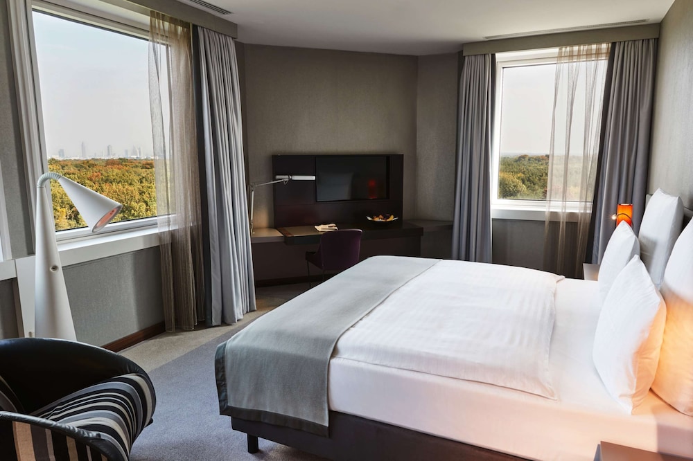 Steigenberger Airport Hotel 12/50