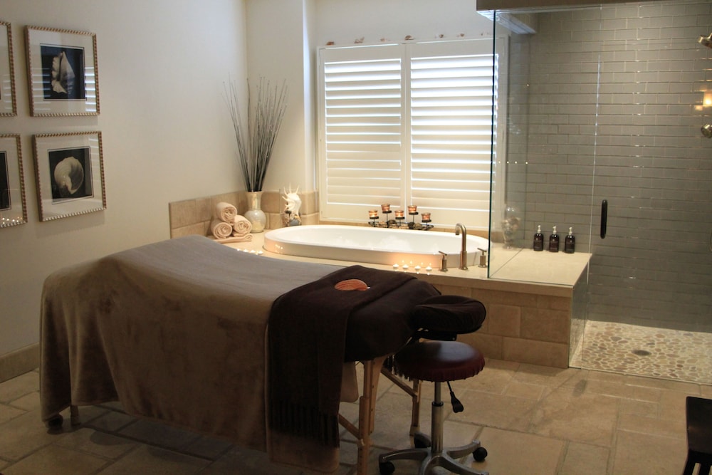 Portola Hotel Spa At Monterey Bay 40/44